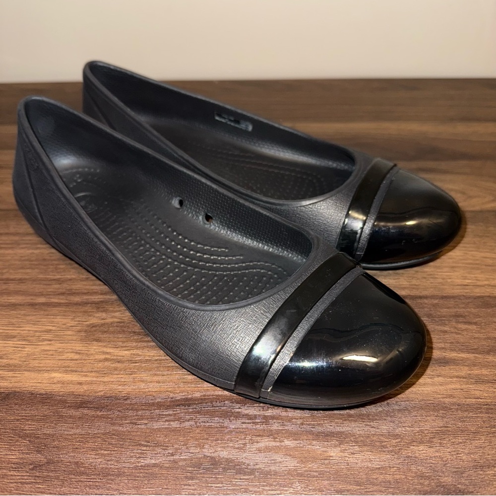 CROCS Black Cap Toe Flats Women’s size 6